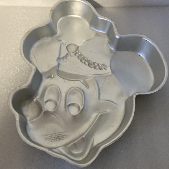 Wilton Disney Mickey Mouse Cake Pan - Picture 3 of 3